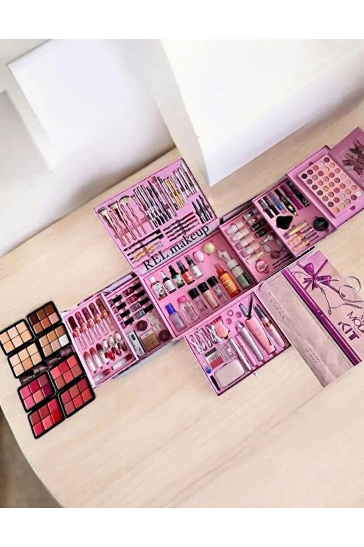 الصندوق المتقدم – 140 قطعة متكاملة لتجربة مكياج وعناية لا مثيل لها | Make up Box
